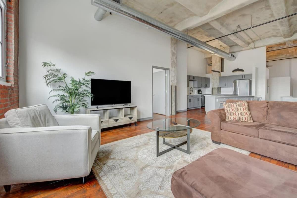 2Br 2Ba Spacious Historic Loft With Gym By Envitae 캔자스시티 외부 사진
