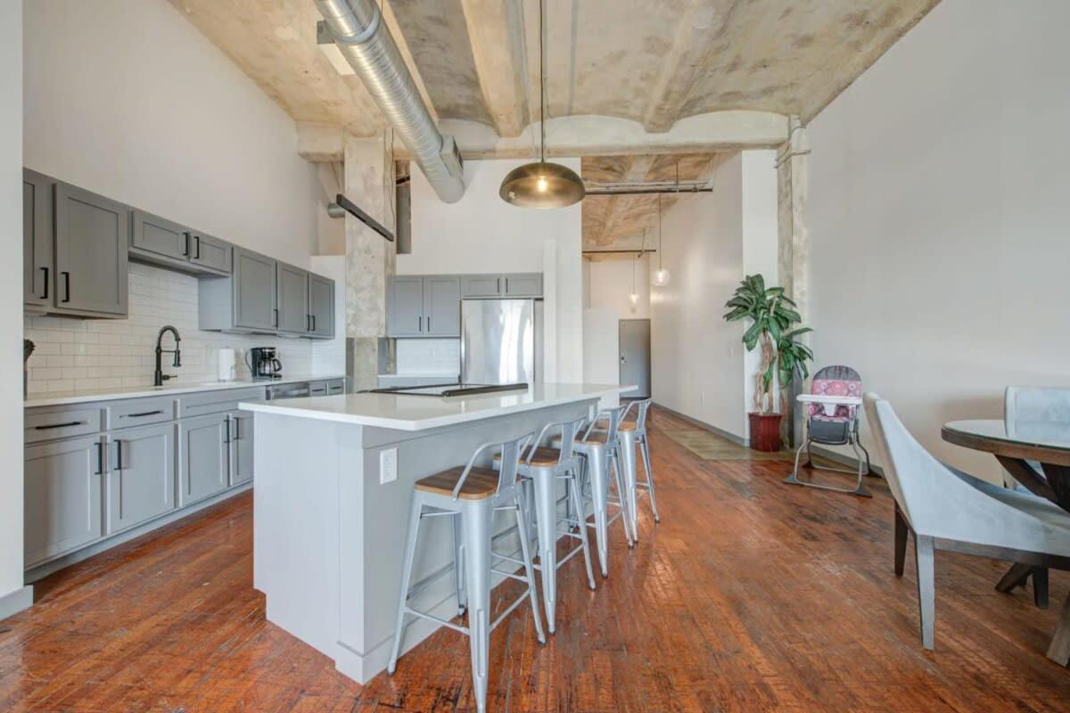2Br 2Ba Spacious Historic Loft With Gym By Envitae 캔자스시티 외부 사진